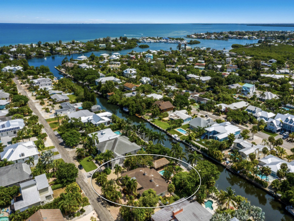 Waterside Vacation Home One Block to The Beach